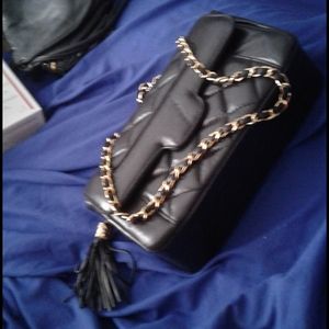 Elegant Black Crossbody Bag with Gold Chain